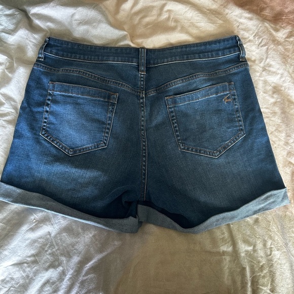 Vince Camuto Blue Jean Shorts - Picture 4 of 4
